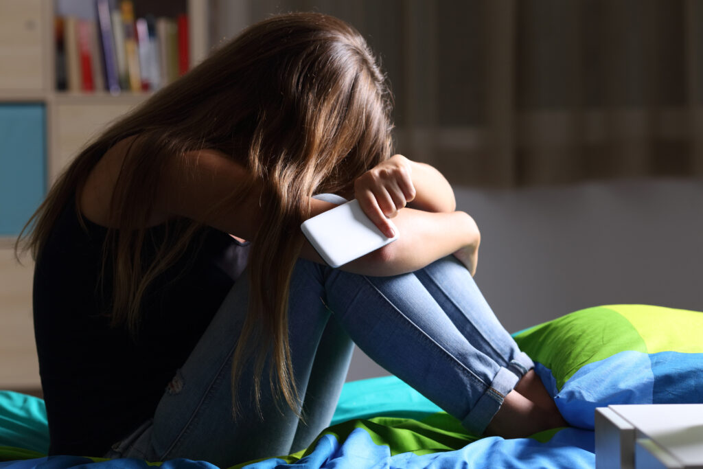 Tips to Help Your Teen Manage Summer Screen Time